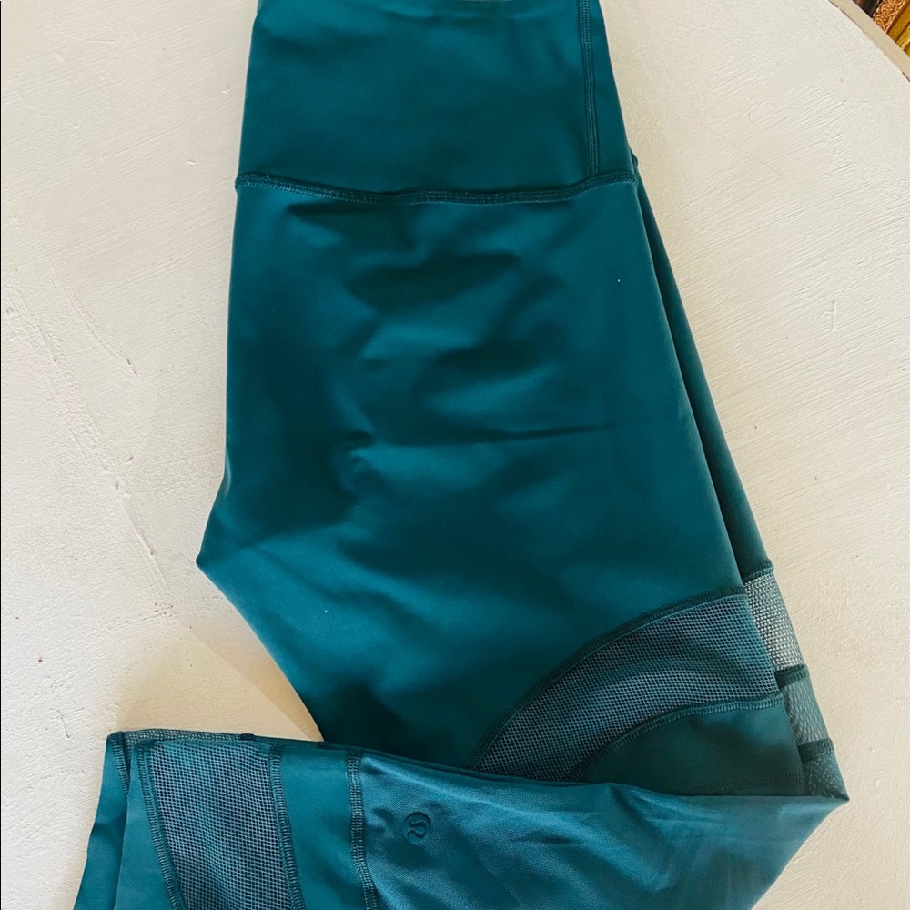 High rise lululemon crops.